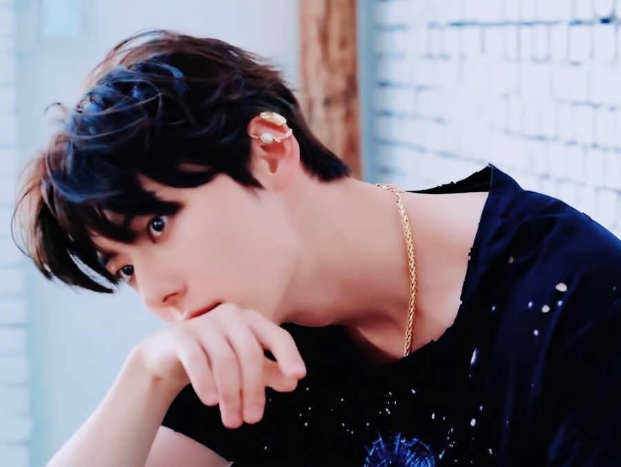 Behind-the-scenes cut of Hwang Minhyun