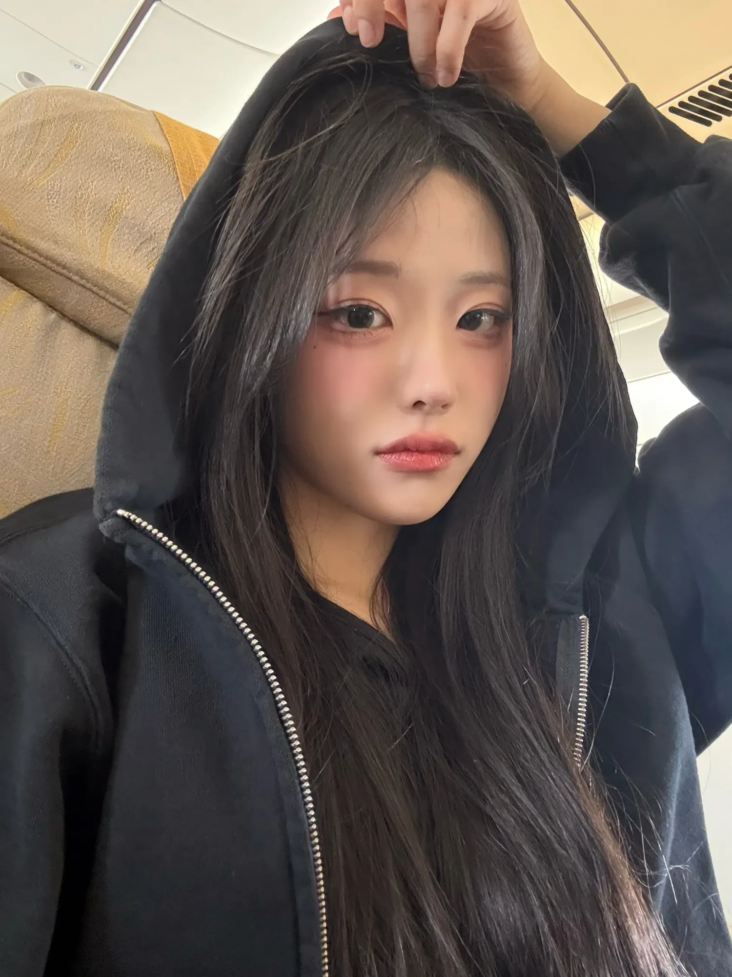 Behind-the-scenes cut of Hina (QWER)