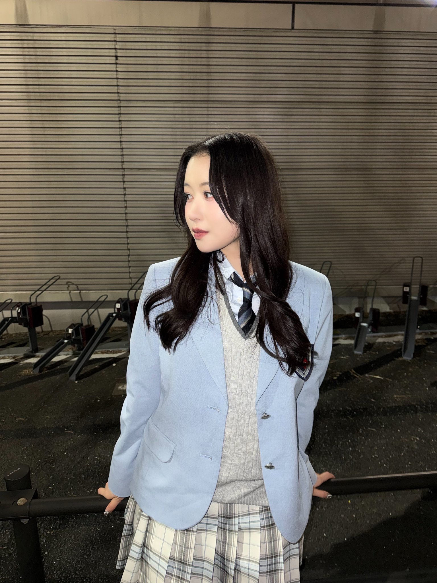 Behind-the-scenes cut of Kasahara Momona (ME:I)