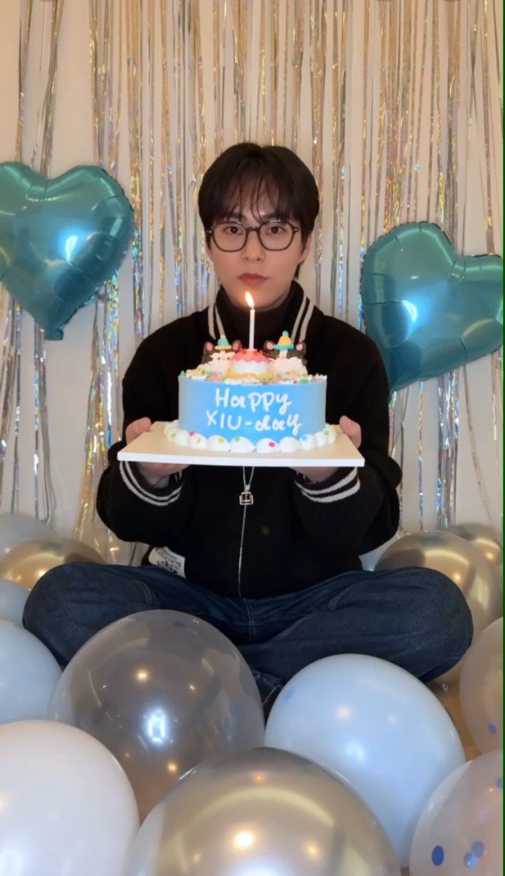 A heartfelt wallpaper shared by EXO's fans