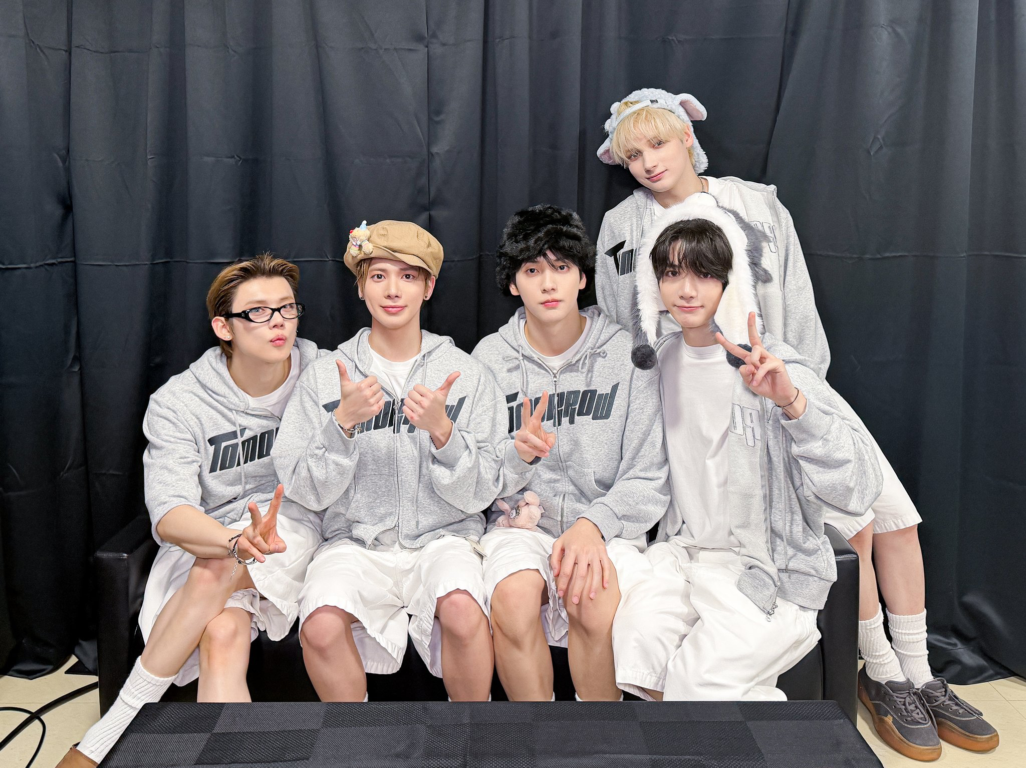 Potret di balik layar TOMORROW X TOGETHER