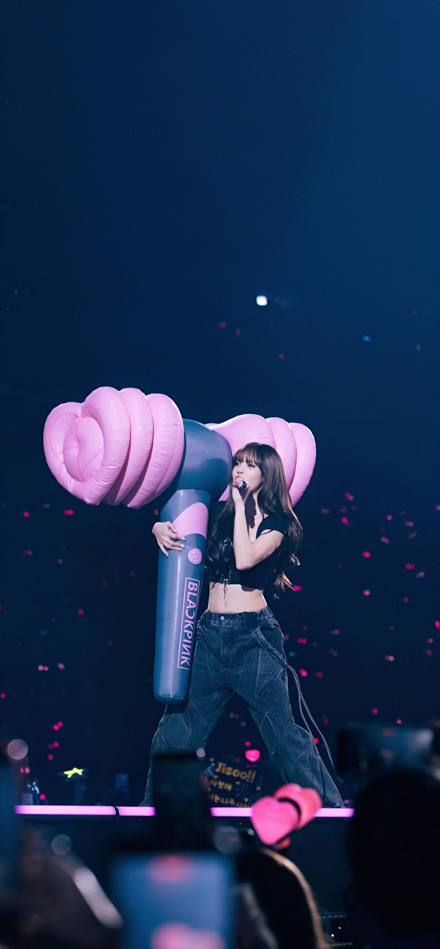 Fandom-recommended wallpaper image of Lisa (BLACKPINK)