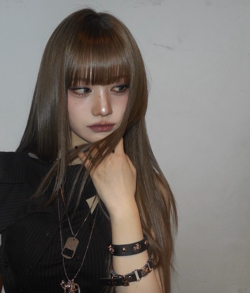 Behind-the-scenes cut of Serina (MADEIN)