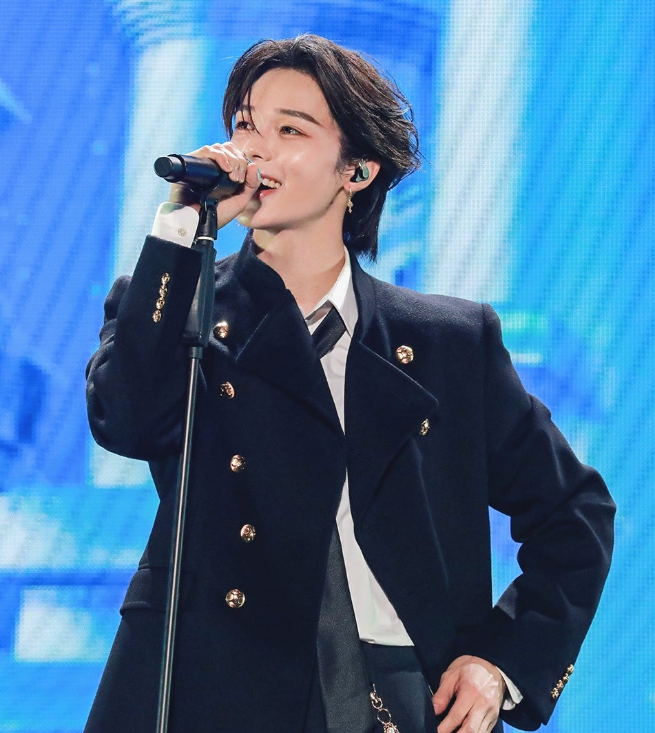 Behind-the-scenes cut of K (&TEAM)