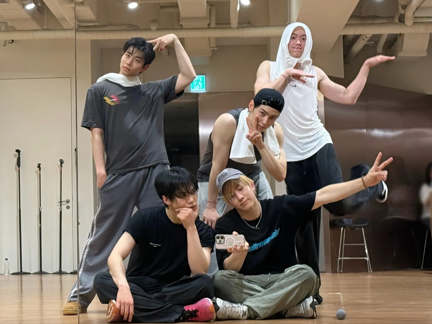 ASTROの舞台裏ショット