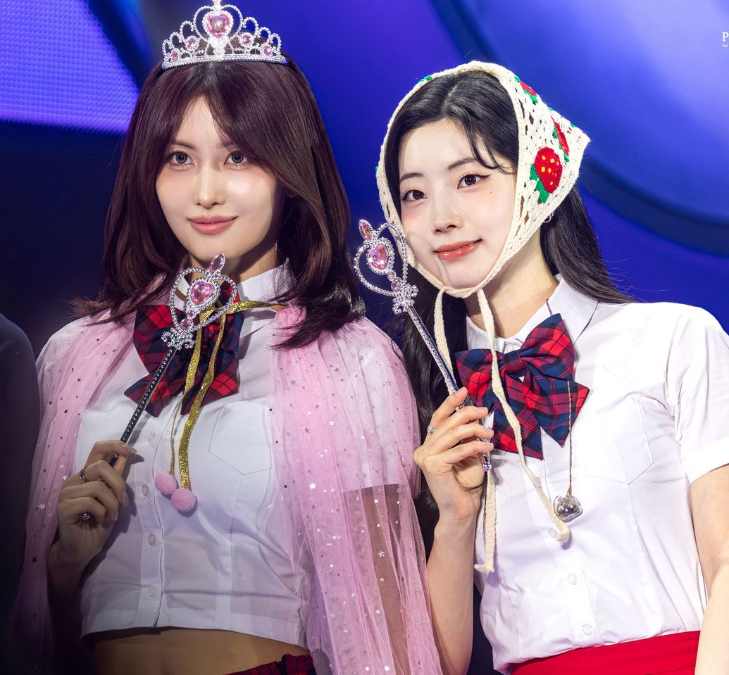 Foto aktivitas terbaru Momo (TWICE)