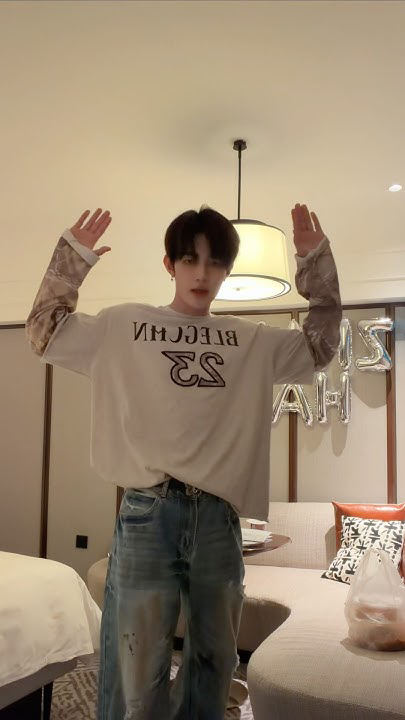 Behind-the-scenes cut of Zhang Hao (ZEROBASEONE)