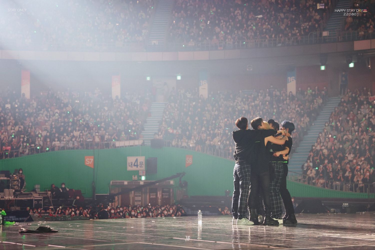 Stray Kids의 비하인드 컷