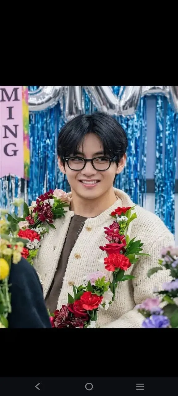 Foto aktivitas terbaru V (BTS)