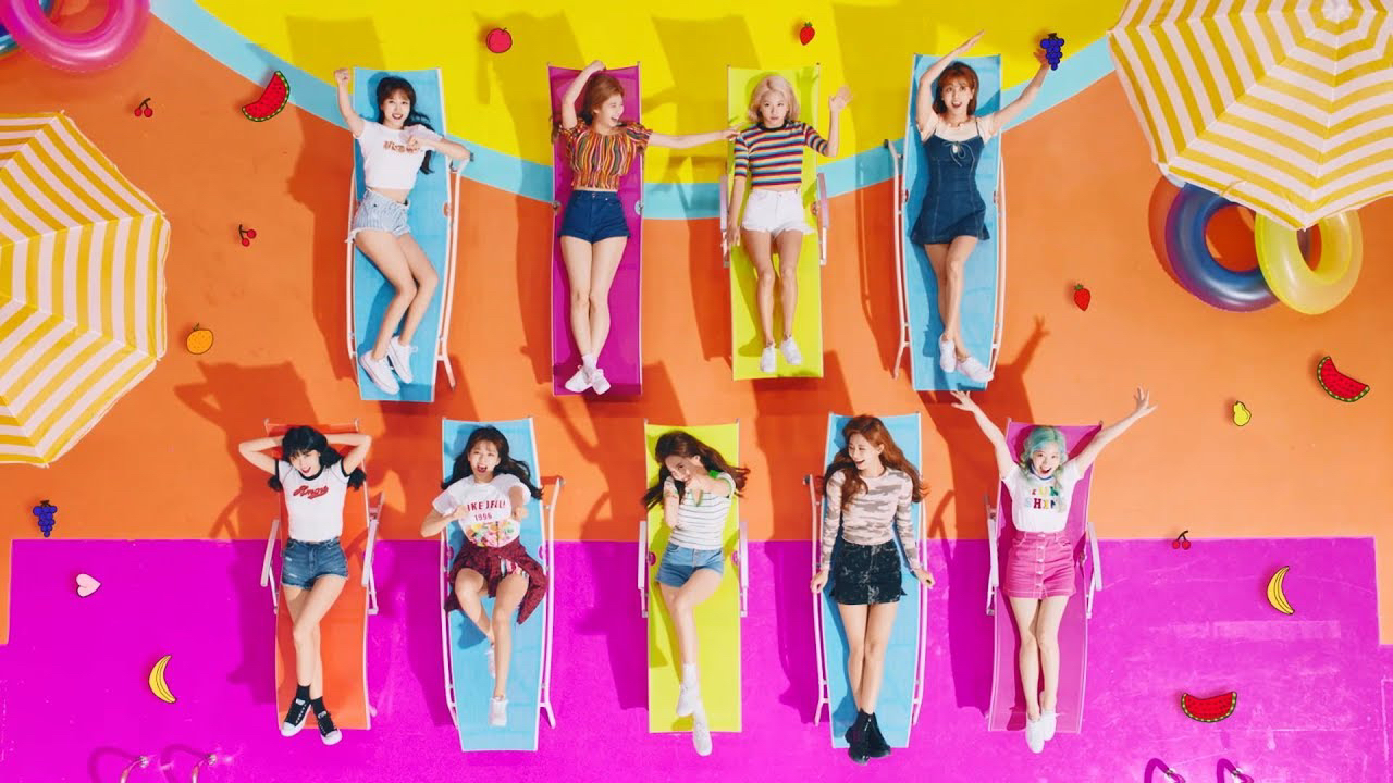 Potret di balik layar Momo (TWICE)