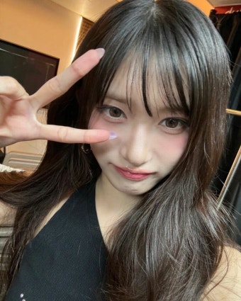 Behind-the-scenes cut of Leeseo (IVE)