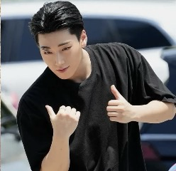 崔傘 (ATEEZ)的最新照片