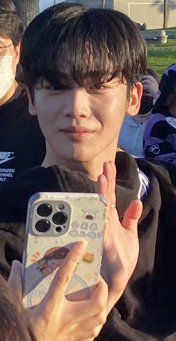 김요한 (위아이) 커뮤니티에서 인기있는 오늘의 배경화면