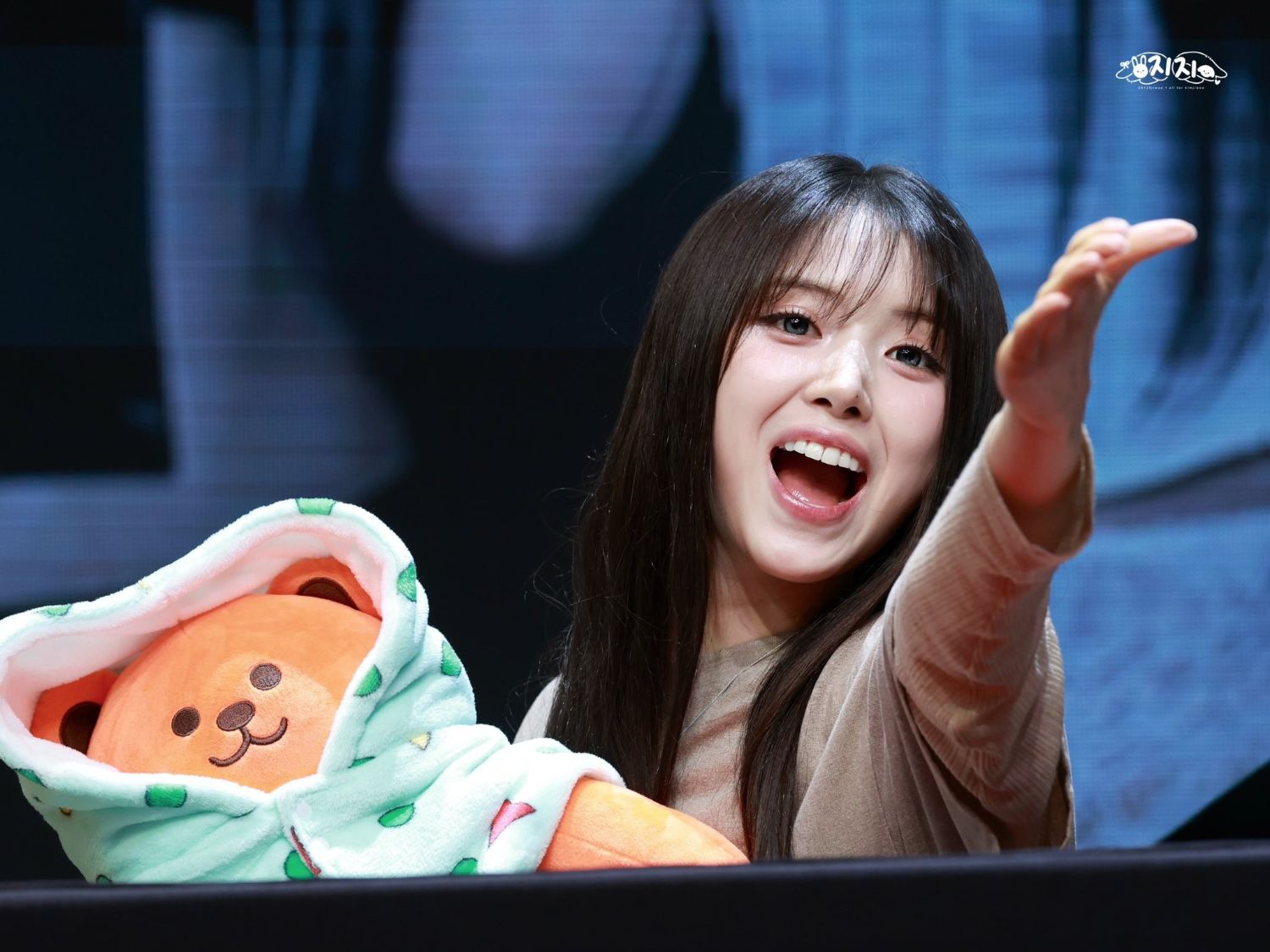 A moment captured by NMIXX's fan