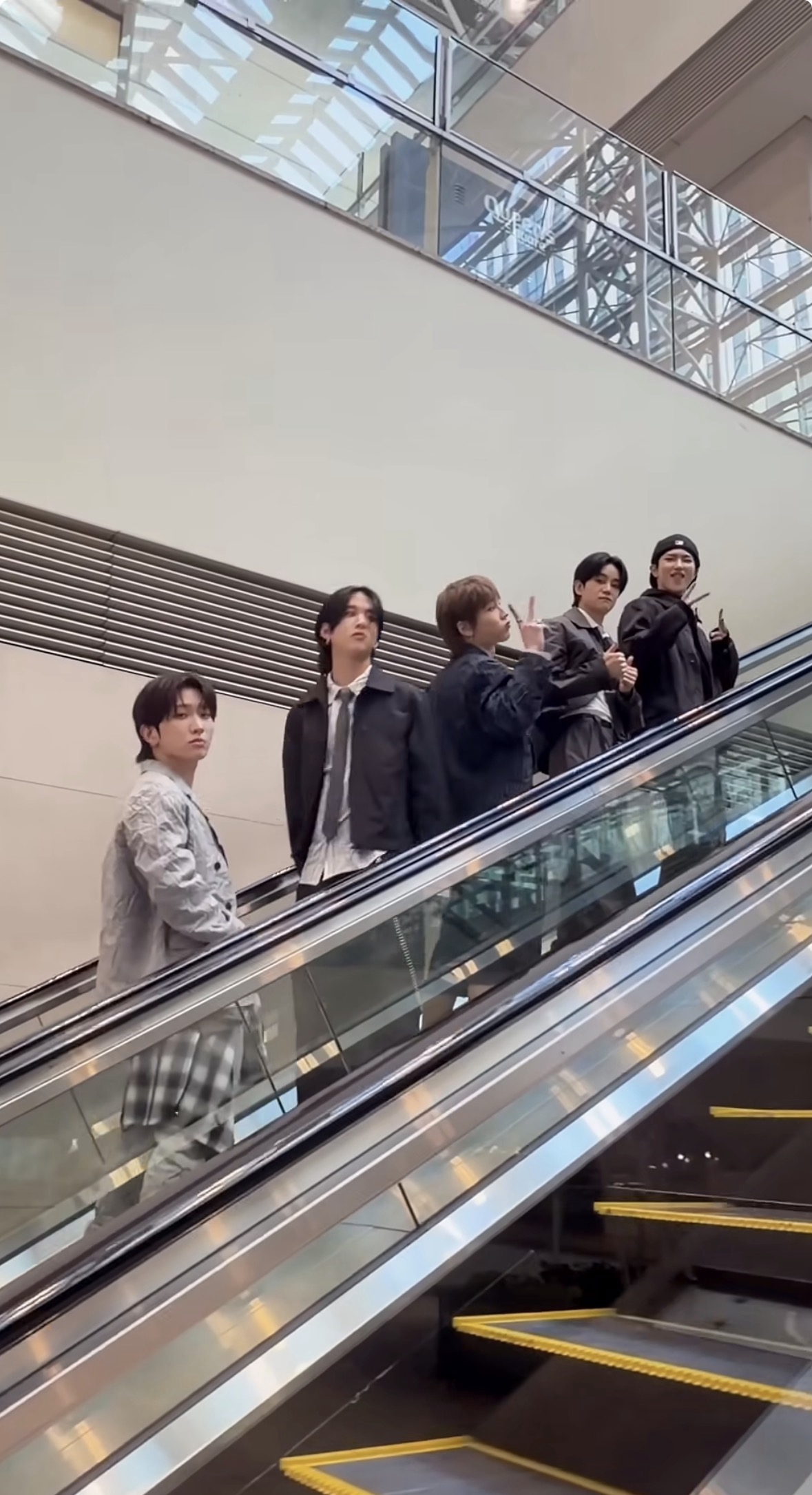 The most beloved wallpaper among TNX's fans