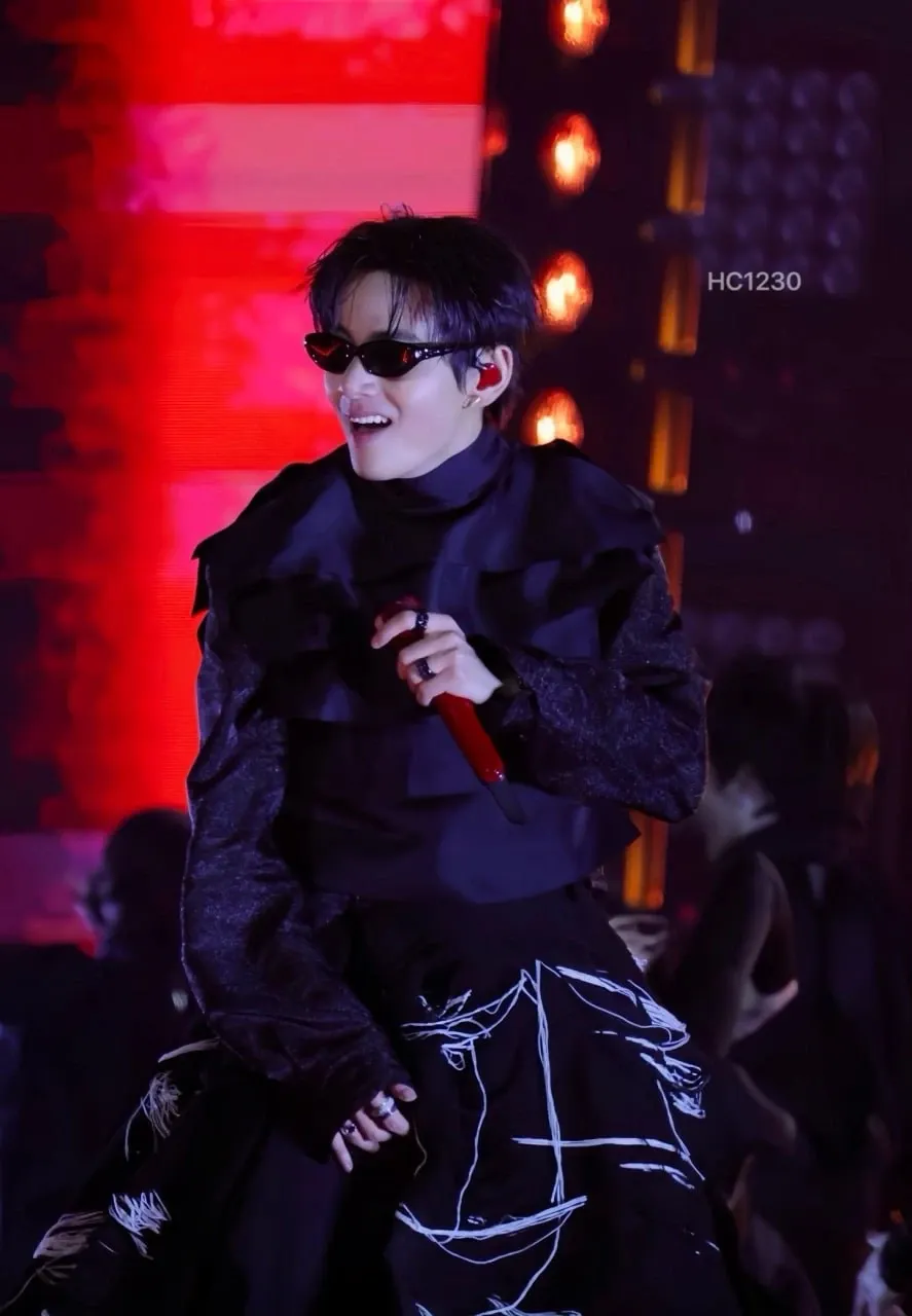 뷔 (방탄소년단)의 최신 사진