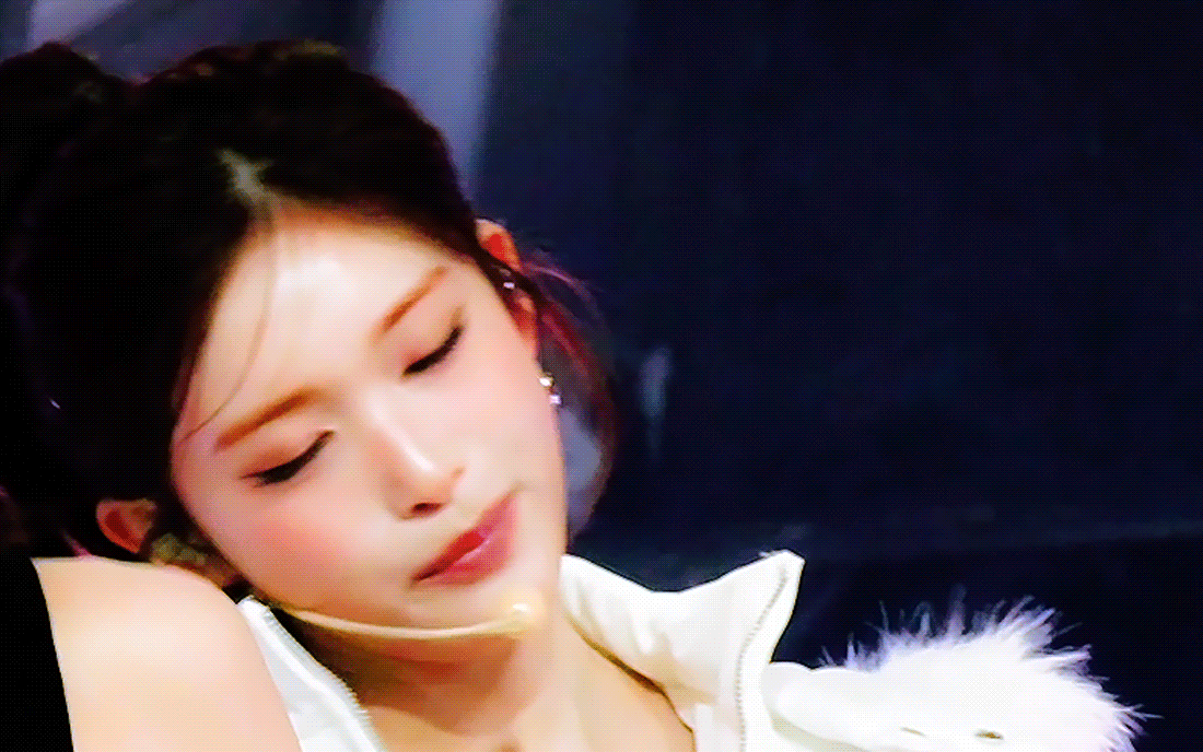 Recent activity shot of Leeseo (IVE)