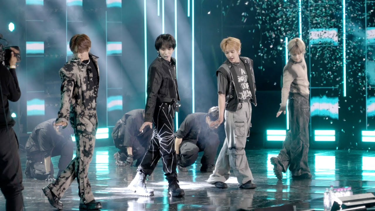 Behind-the-scenes cut of SHINee