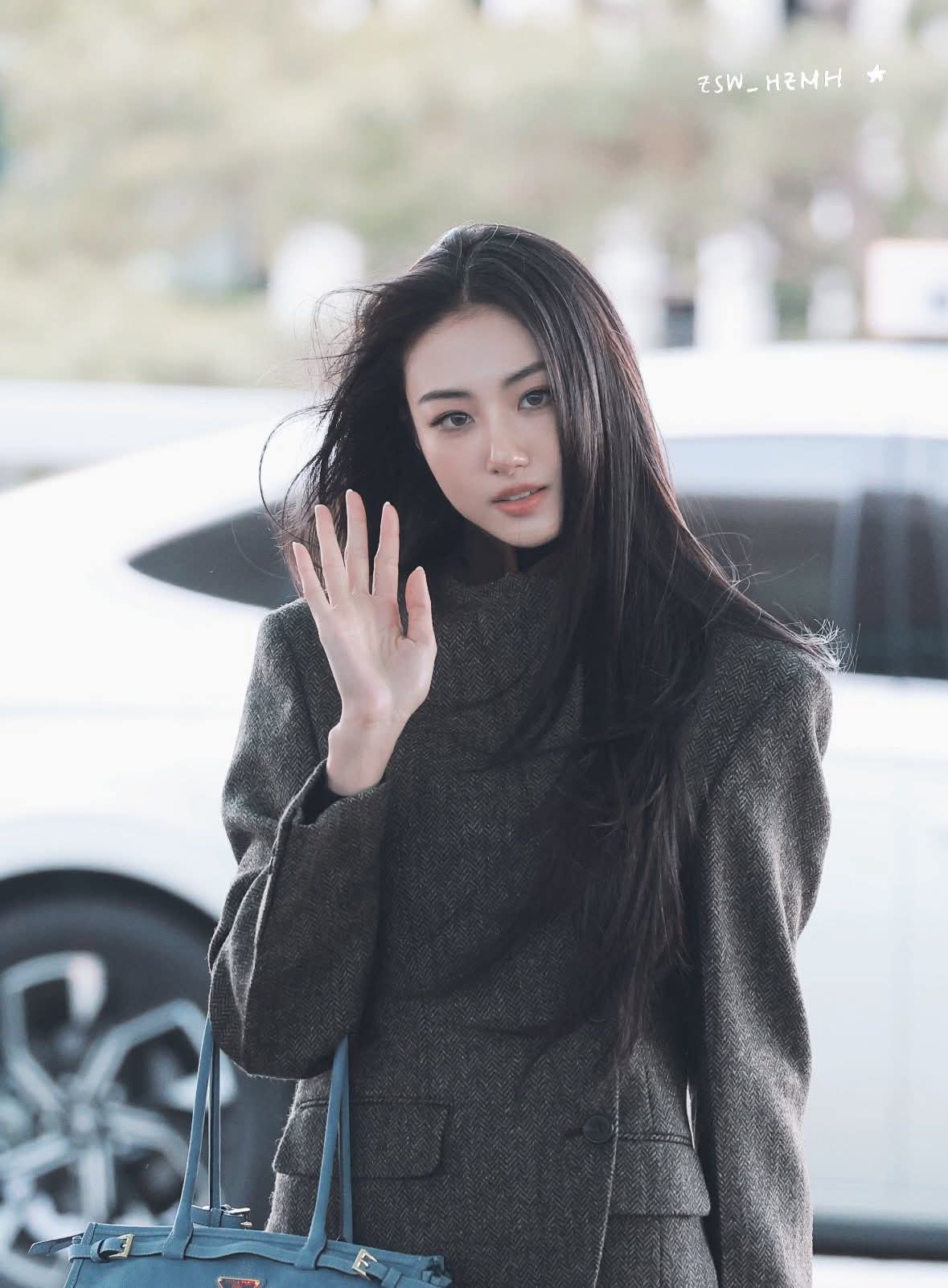 Gawon (MEOVV)的最新活動照片