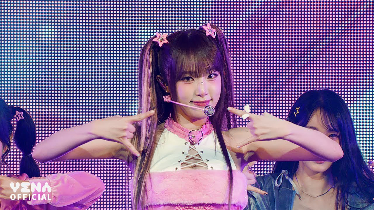 A moment captured by Choi Yena's fan