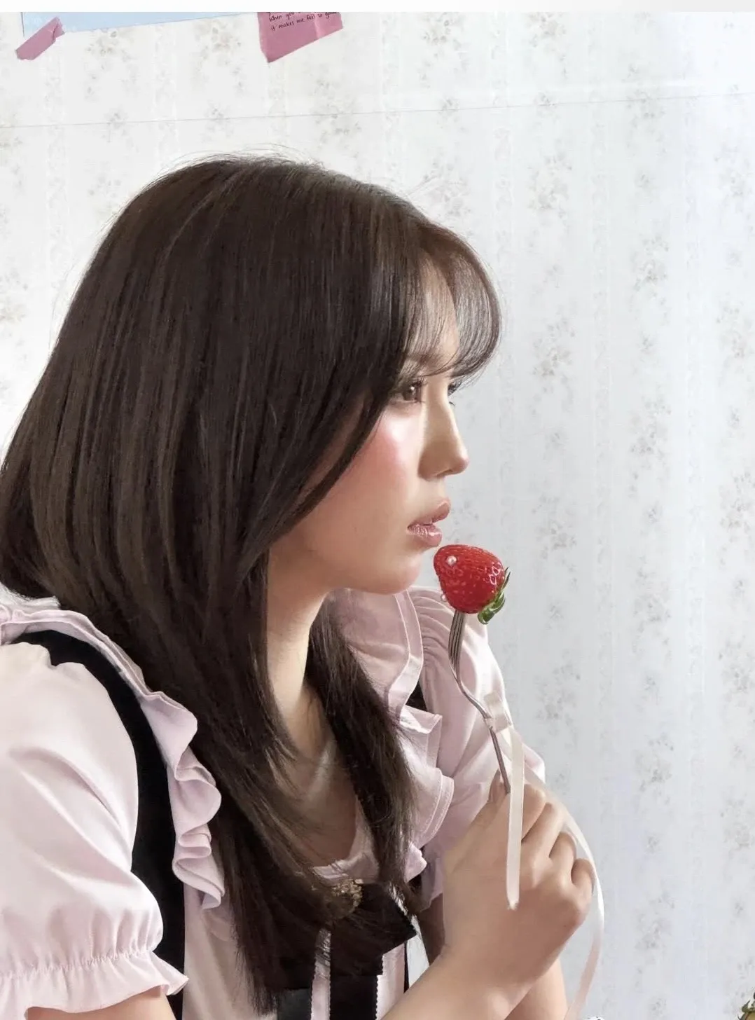Behind-the-scenes cut of Ayaka (NiziU)