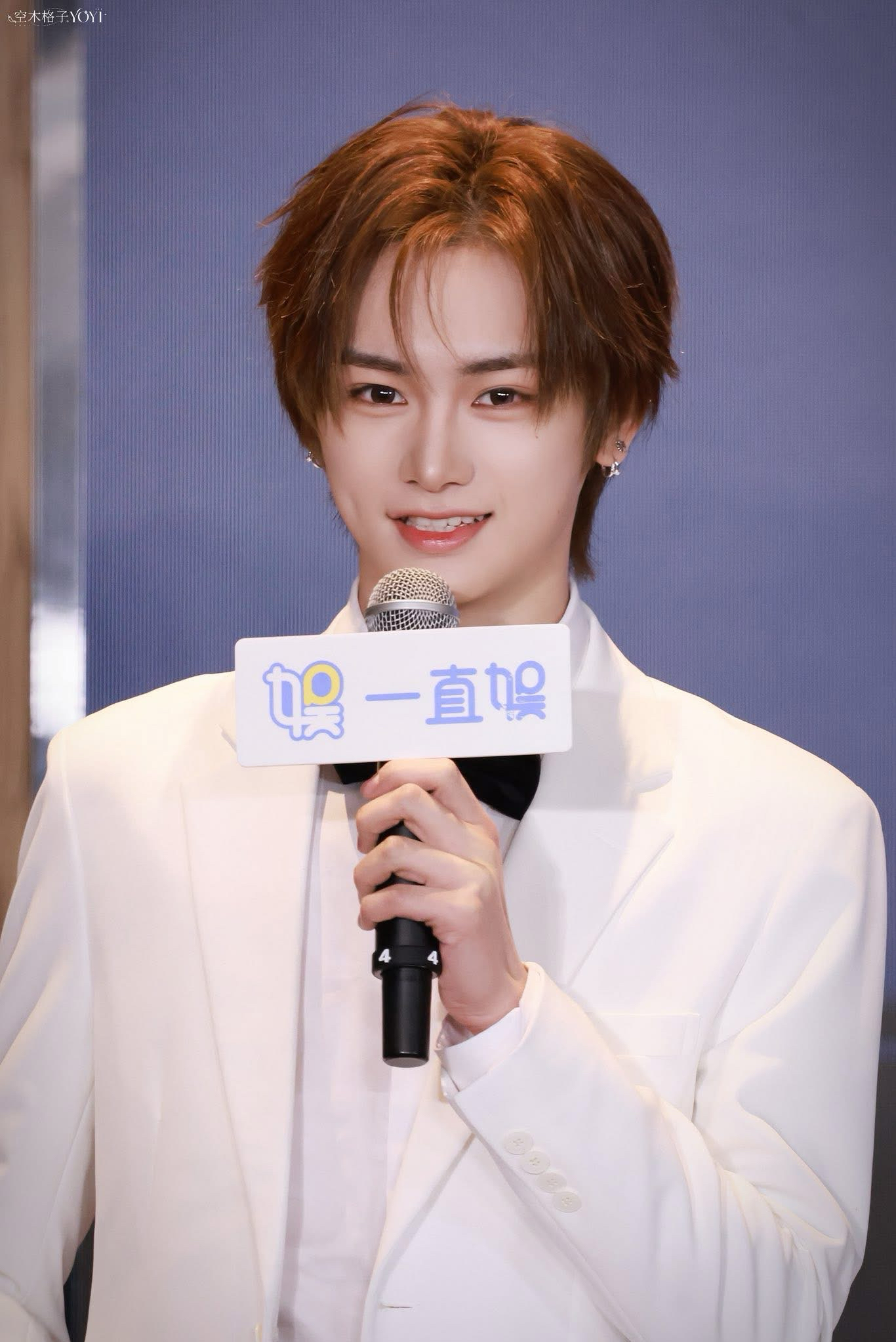 A moment captured by Zhou Anxin (ALPHA DRIVE ONE)'s fan