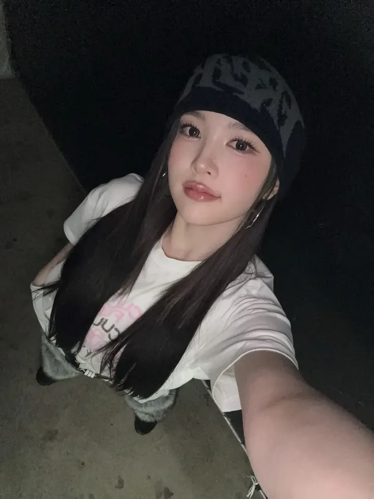 A moment captured by A-na (Hearts2Hearts)'s fan