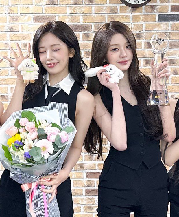 アン・ユジン (IVE)の舞台裏ショット