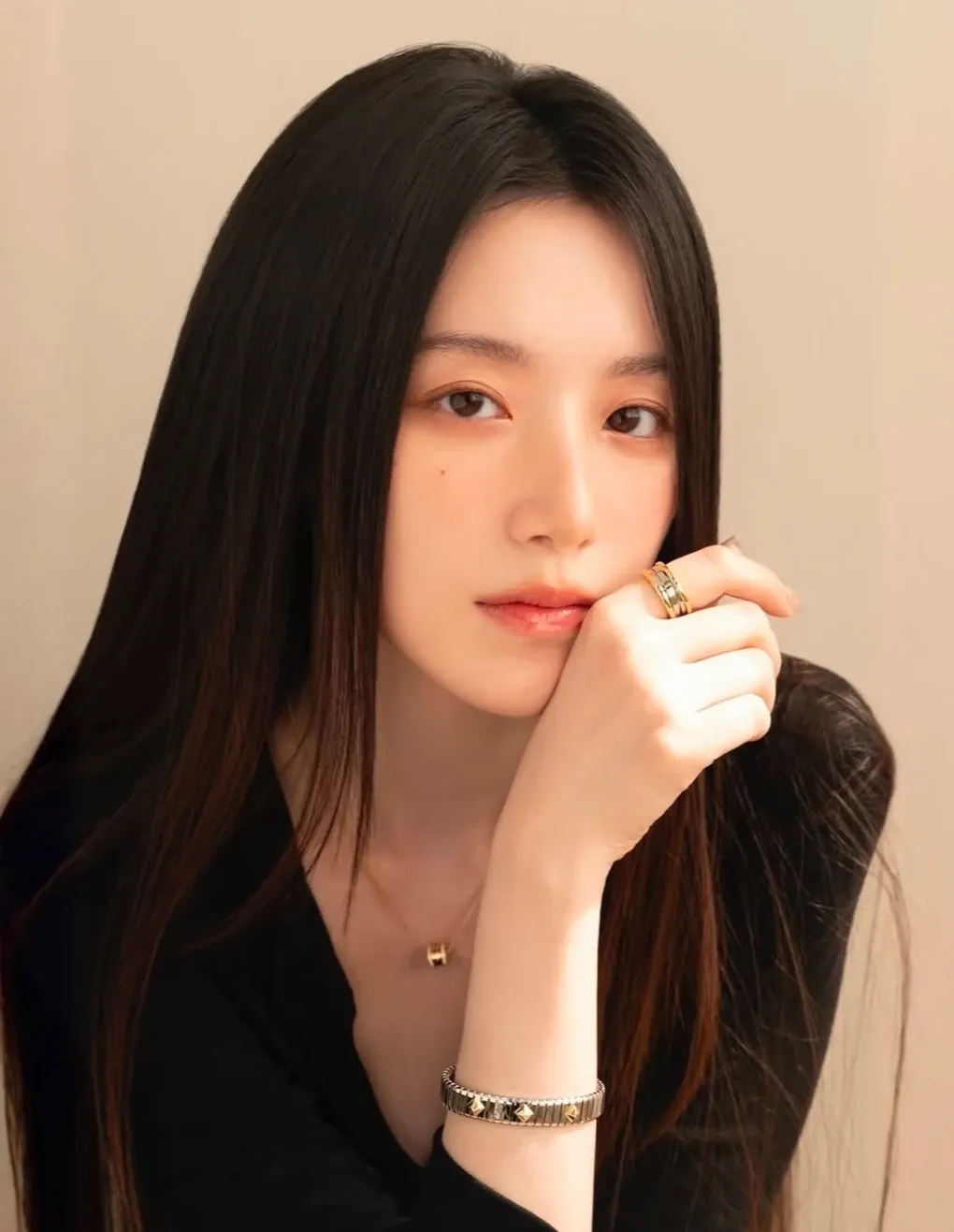 Recent activity shot of Shuhua (i-dle)