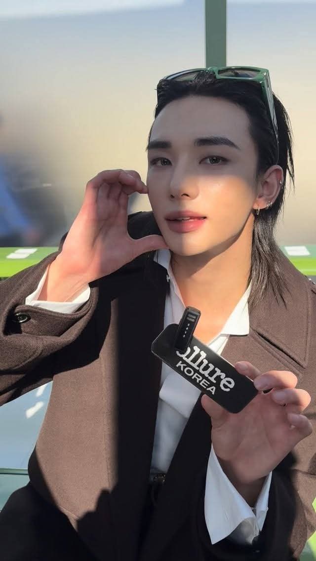 A heartfelt wallpaper shared by 현진 (Stray Kids)'s fans