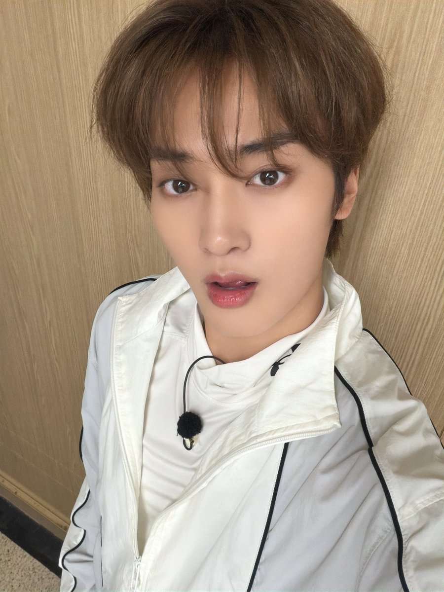 Behind-the-scenes cut of CRAVITY