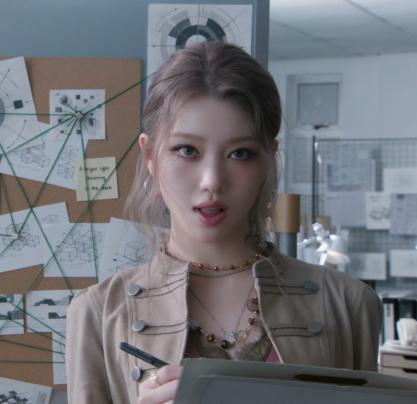 小婷 (Kep1er)的幕后花絮