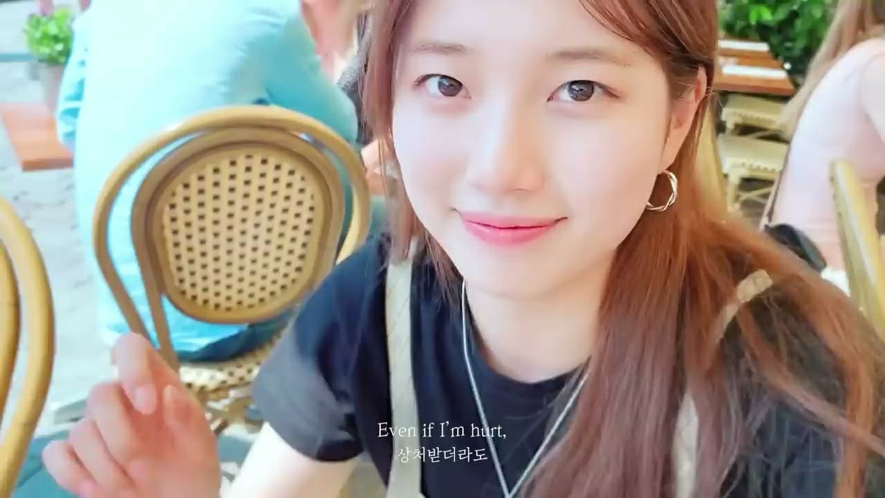 Behind-the-scenes cut of Suzy