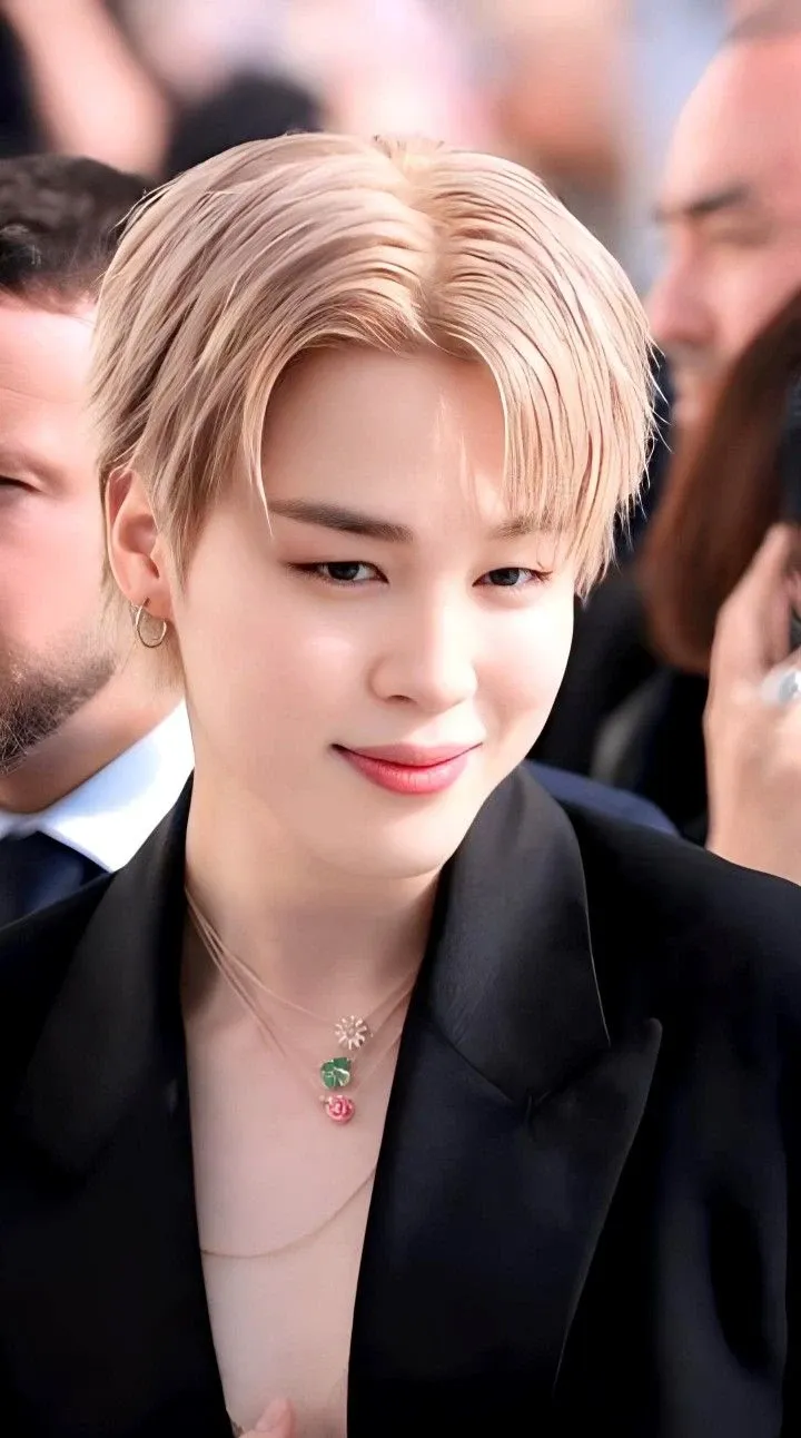 Today's most popular wallpaper in the Jimin (BTS) community